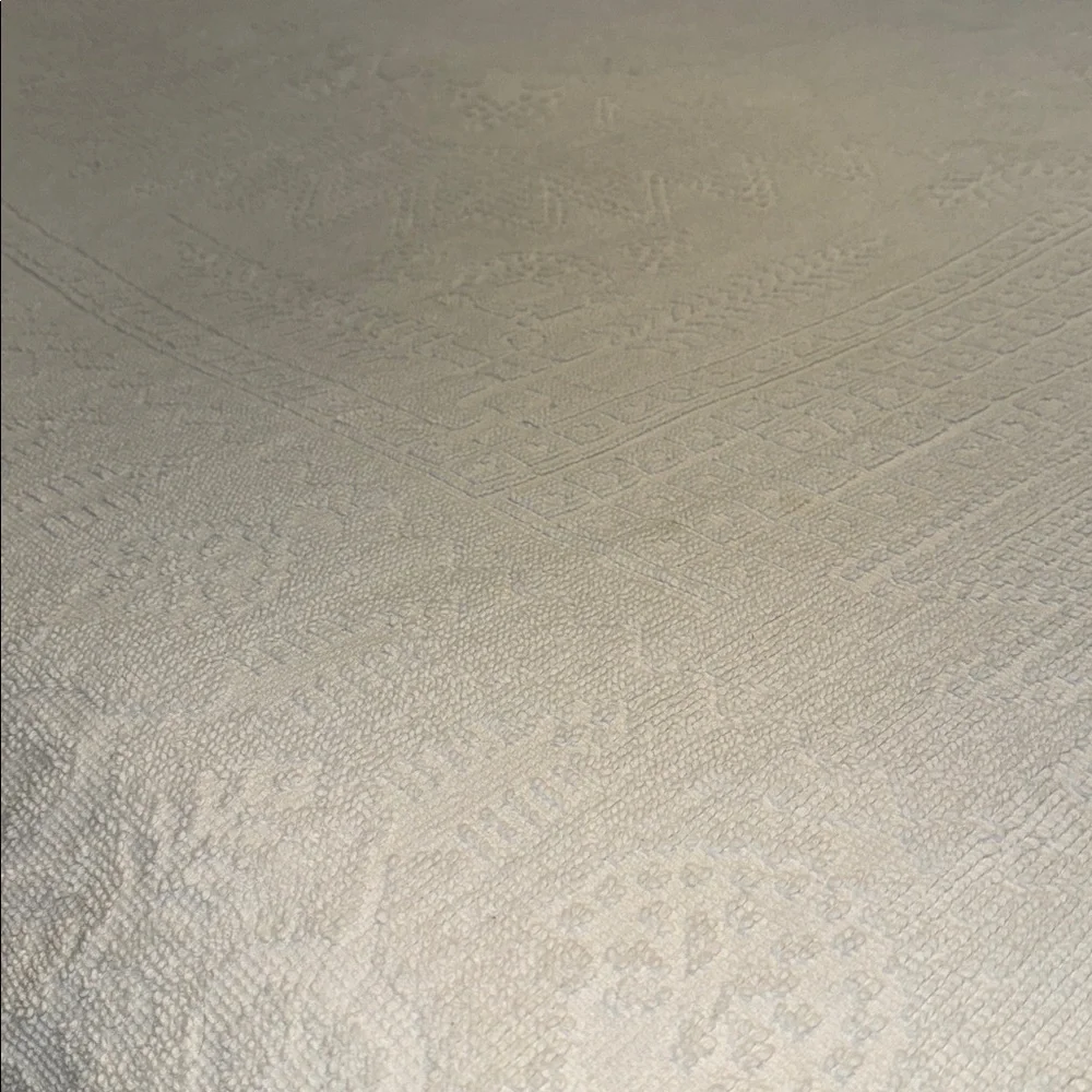 Vintage hobnail bedspread —Queen